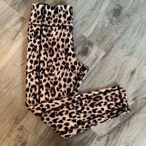 Victoria’s Secret 7/8 leopard print workout leggings with pockets